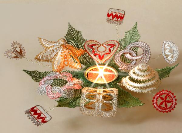 444 Klöppelbrief  „Weihnachtsgebäck“ für Holz-Teelichthalter